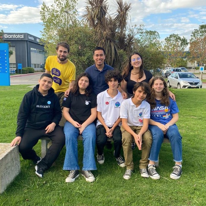 El equipo durante la preparación con Ceibal