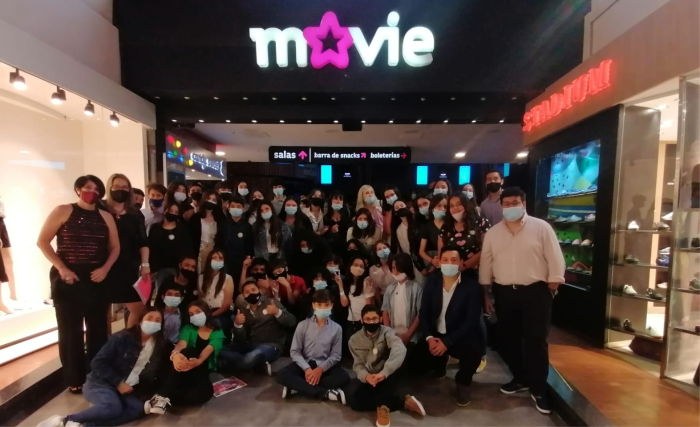 El equipo celebrando la victoria