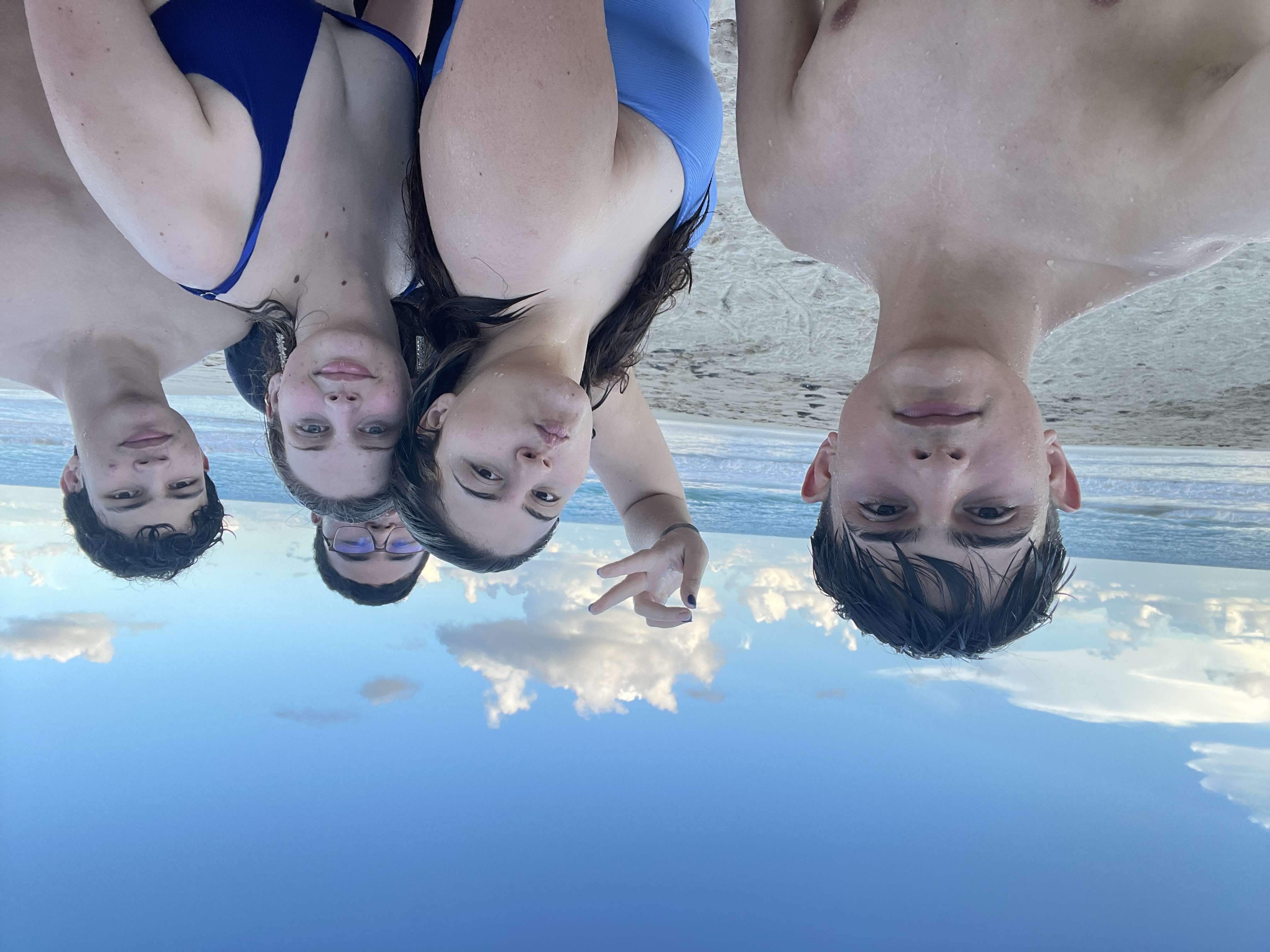 El equipo disfrutando del mar Caribe en Puerto Rico